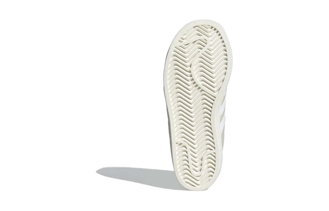 Кроссовки Adidas Originals Superstar кожаная низкая обувь для скейтбординга для детей бежевого цвета для детей в возрасте 3-7 лет - изображение 6