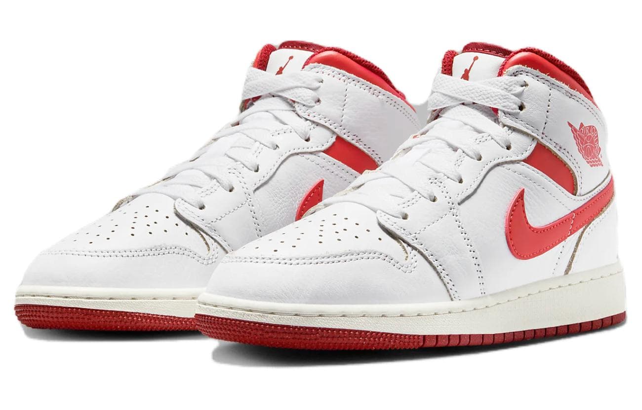 Ретро баскетбольные кроссовки Jordan Air Jordan 1 Mid SE GS - изображение 3
