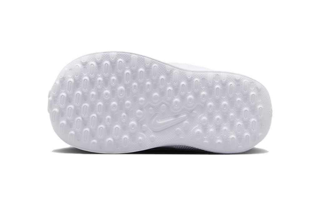 Nike REVOLUTION 7 - изображение 6