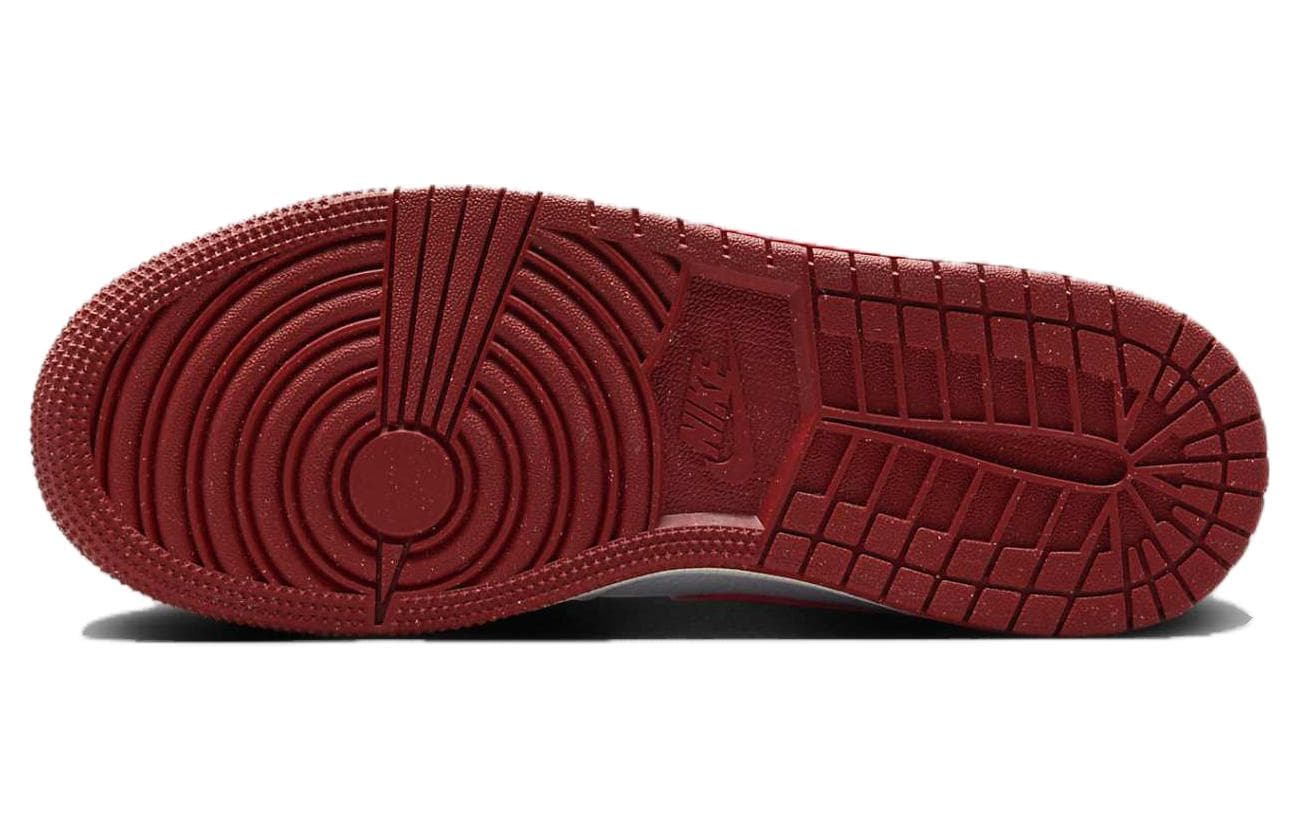 Ретро баскетбольные кроссовки Jordan Air Jordan 1 Mid SE GS - изображение 4