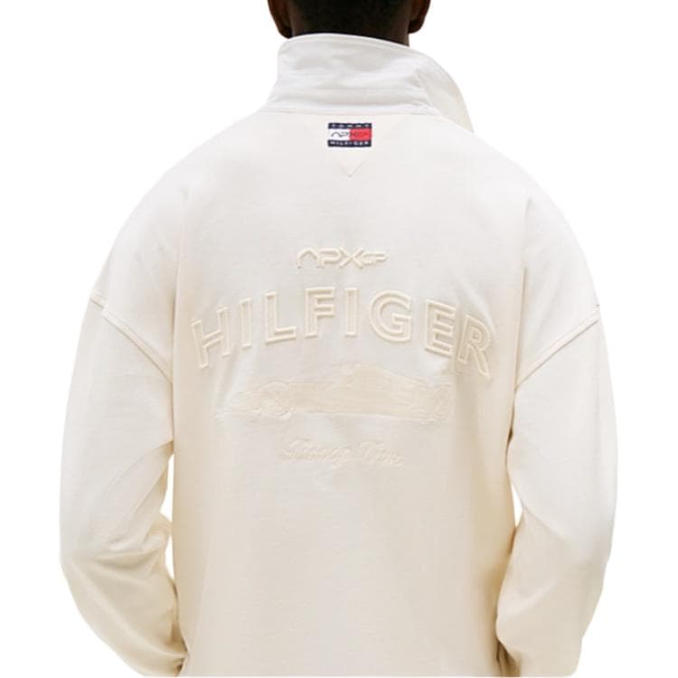 Поло Tommy Hilfiger x F1 KUANGBIAOFEICHEDIANYING LIANMINGKUAN SS25 Мужское Поло Сливочного цвета - изображение 3