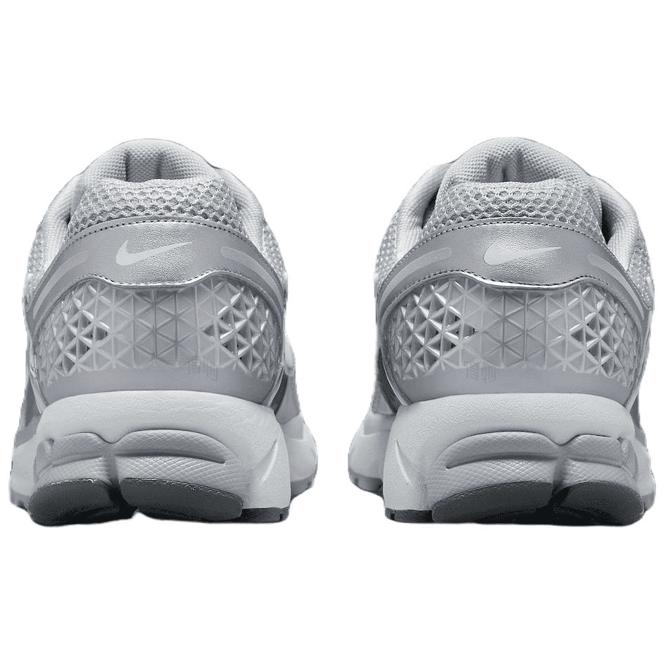 Кроссовки для бега Nike Air Zoom Vomero 5 Silver — фото 6