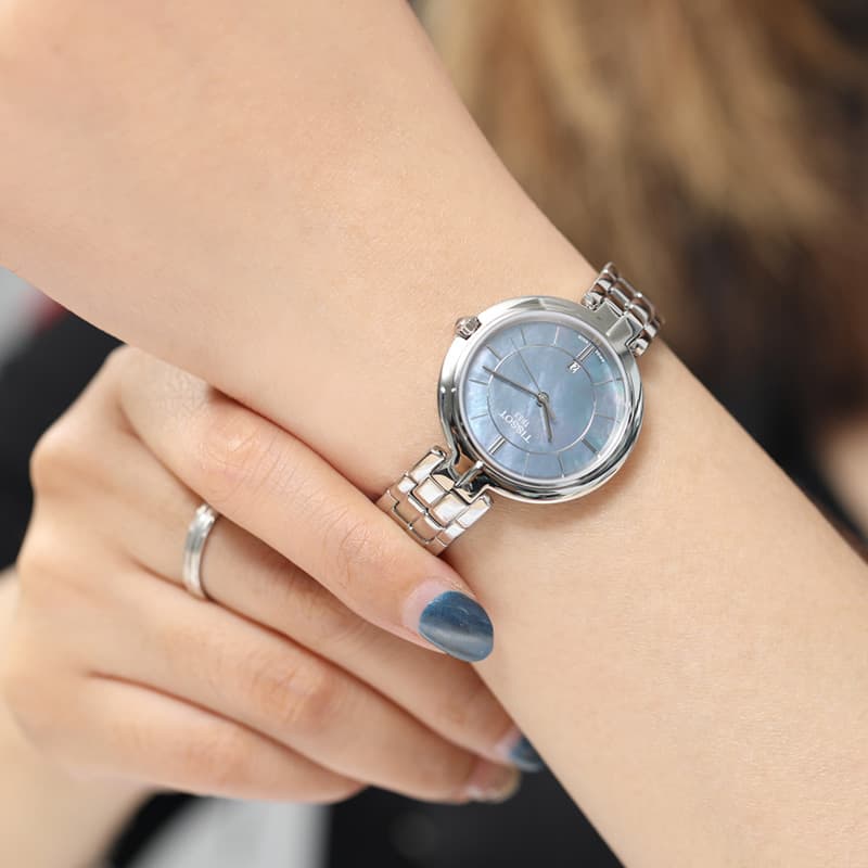 Часы TISSOT 26mm T094.210.11.121.00 - изображение 5
