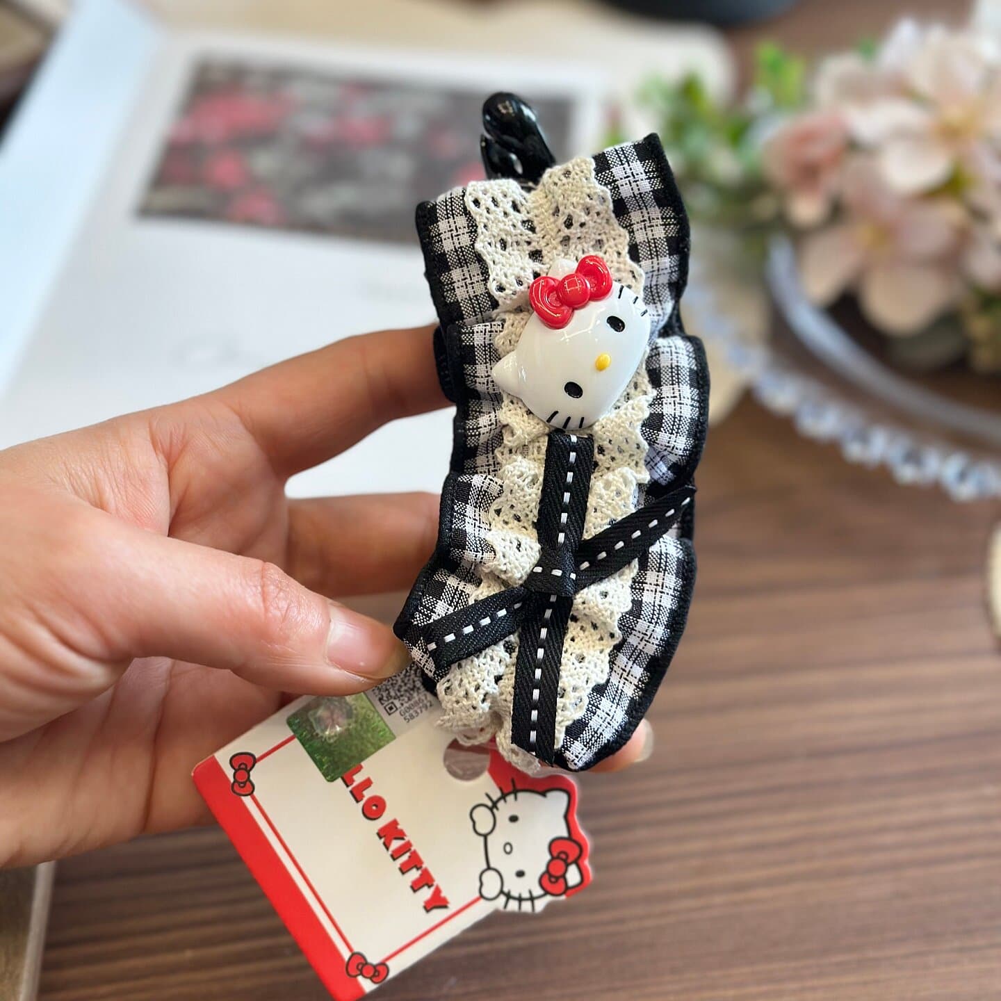 Заколка Sanrio Хелло Китти банановая заколка с кружевом, клеткой и бантом, акриловая шифоновая заколка для волос женская - изображение 2