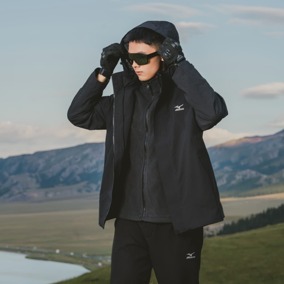 Демисезонная куртка Mizuno Logo - изображение 7