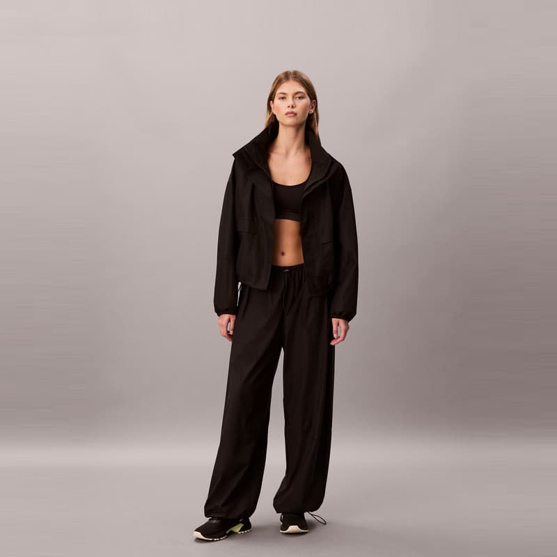 Куртка Calvin Klein Женские Куртки - изображение 4