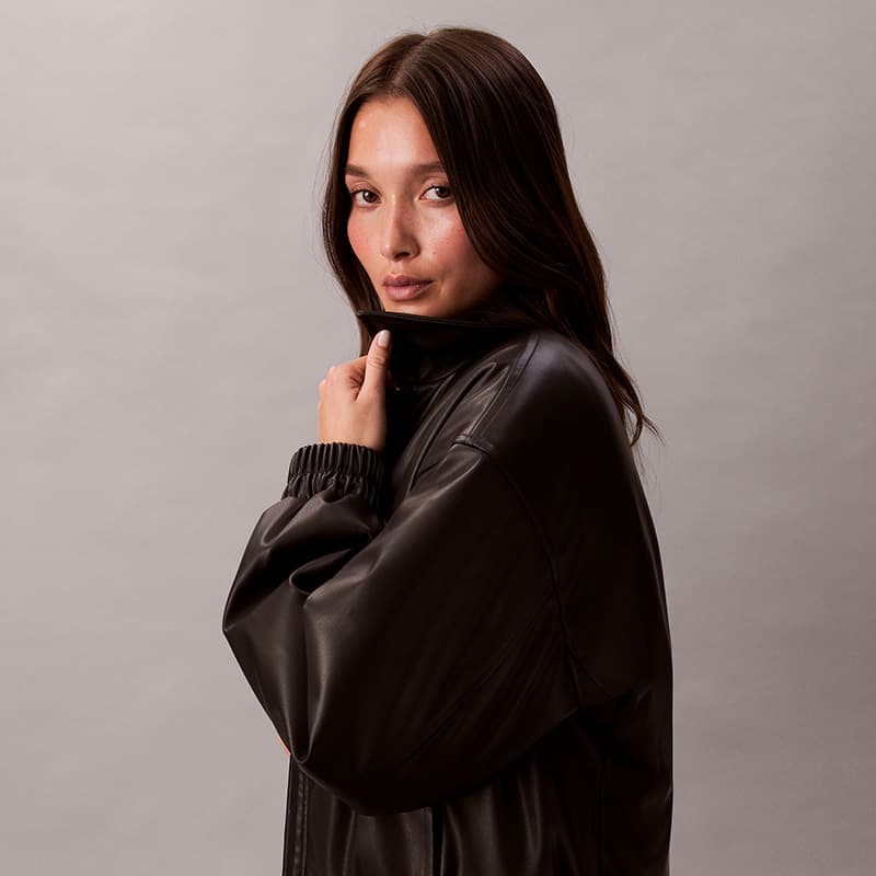 Calvin Klein Пуховая куртка Женская Набор в подарочной коробке Включено - изображение 6