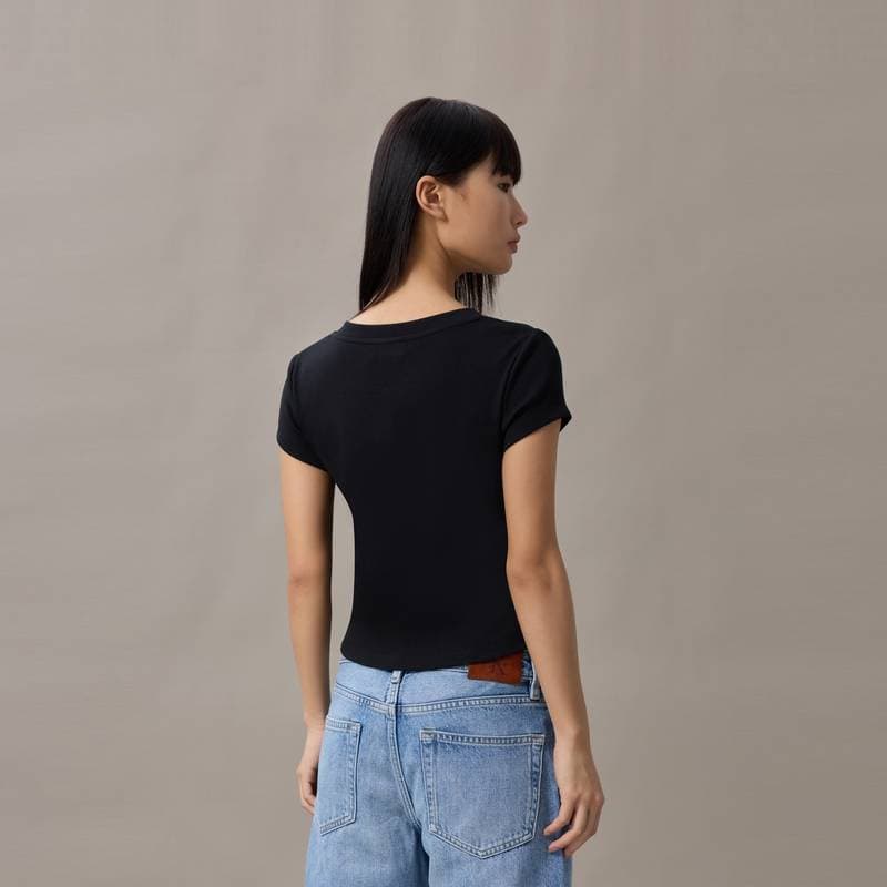 Футболка Calvin Klein Женские T-рубашки - изображение 6