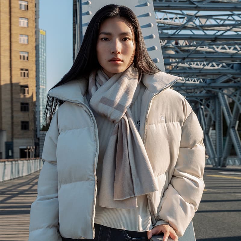 Шарф Calvin Klein Плюшевый шарф с узором "Кольцо" из шерсти овцы унисекс мелый белый серый замок - изображение 3