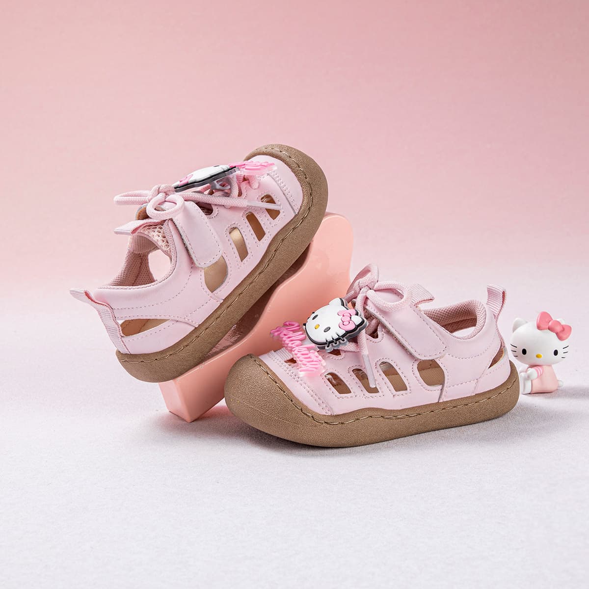 Сандалии Sanrio Hello Kitty Удобные модные универсальные детские сандалии с бантом и застежкой на липучке для кампуса - изображение 4