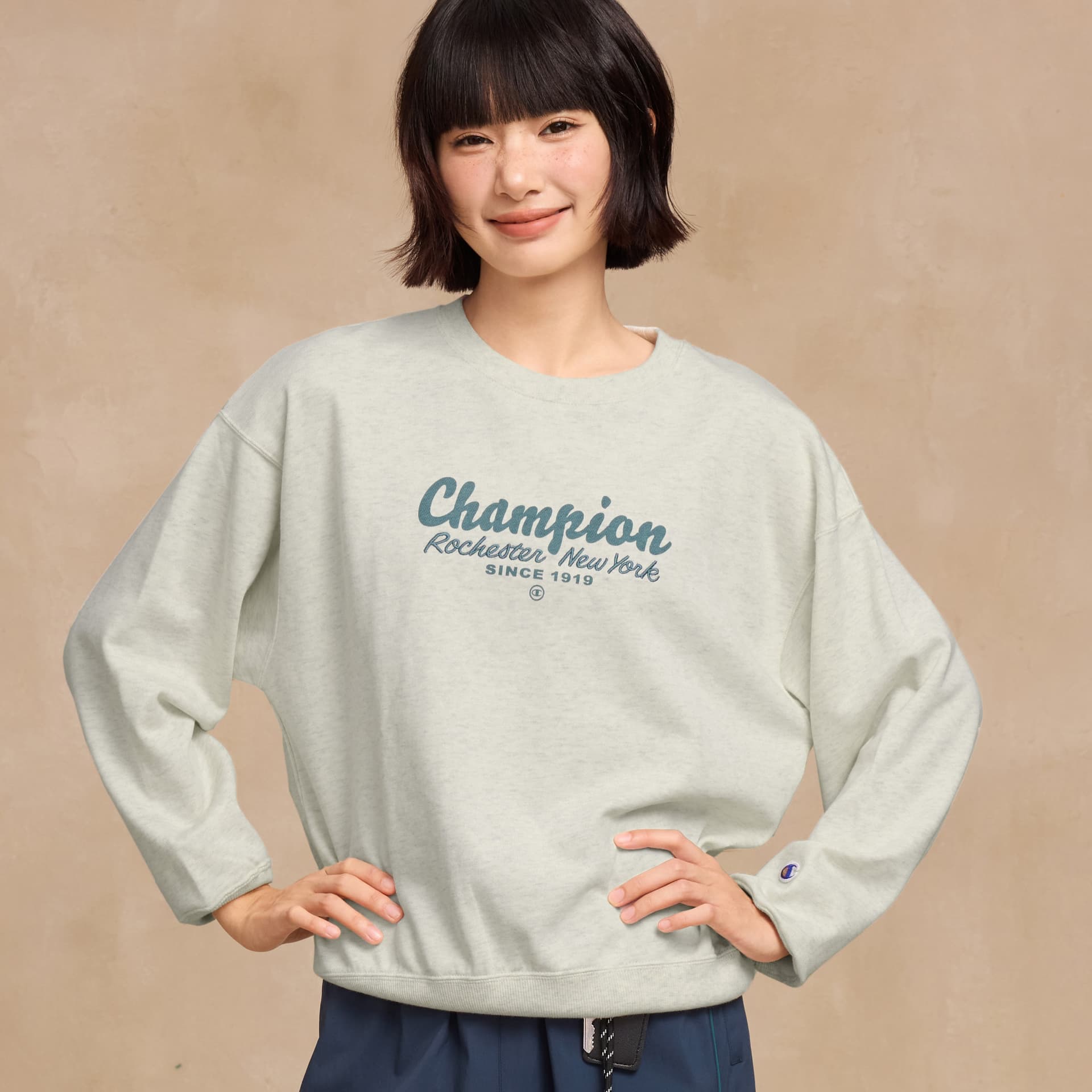 Худи Champion Женские Толстовки - изображение 5