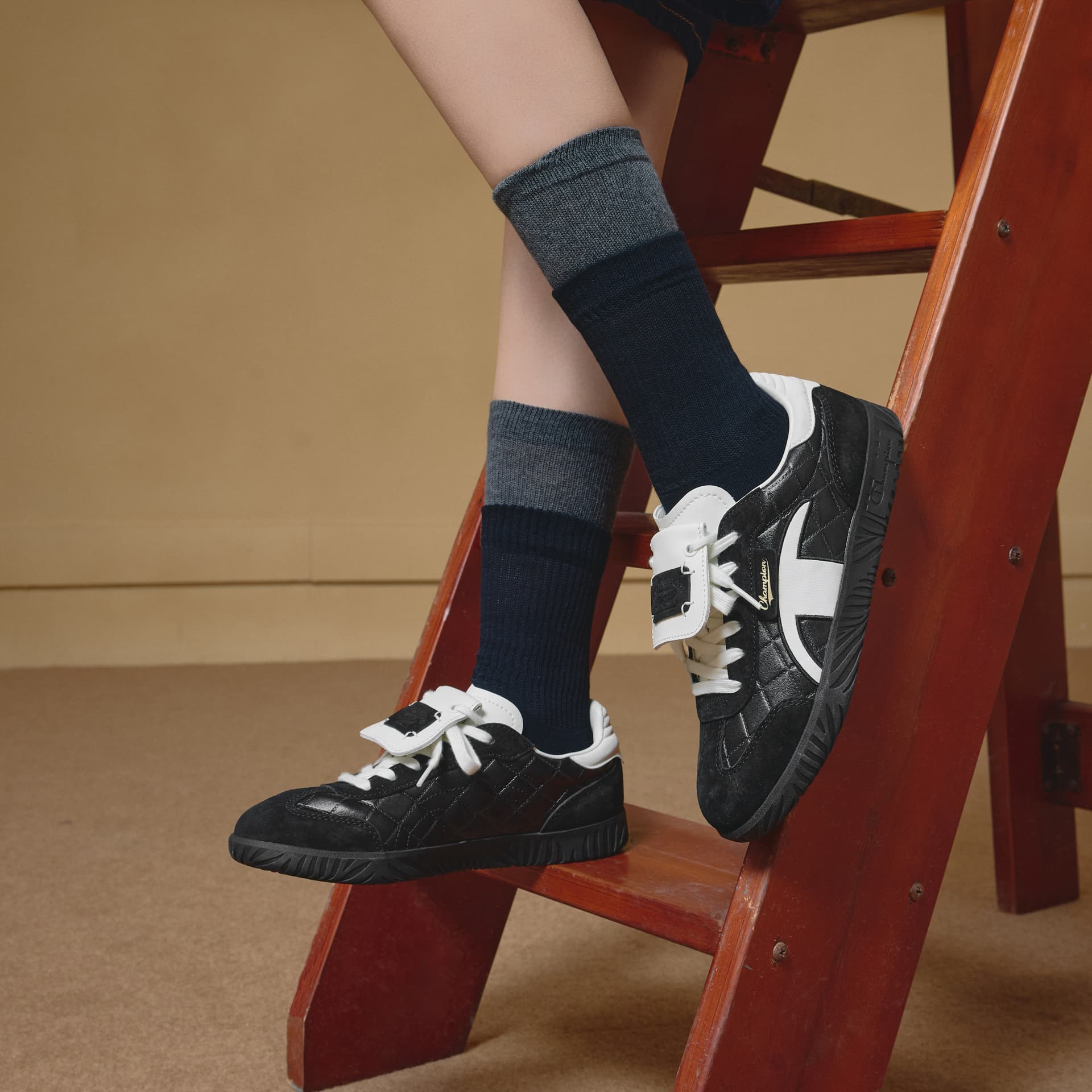 Кроссовки Champion Balance Low Top T Trainers Немецкий язык Армейский стиль Женский Черный Молочно-белый - изображение 6