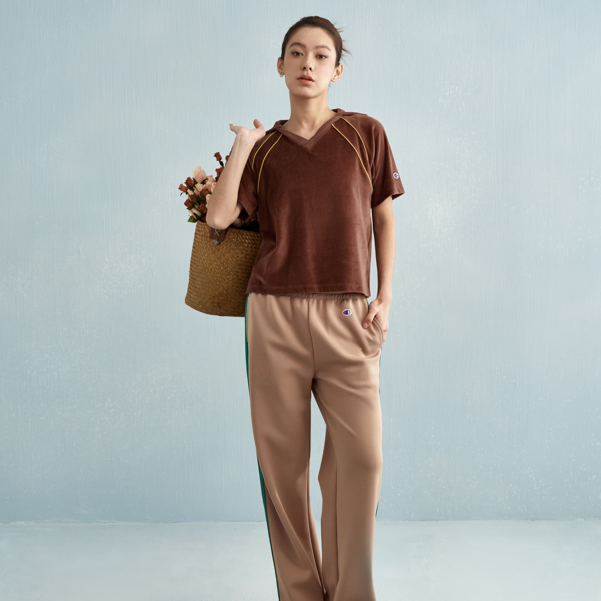 Champion SS25 WOMENS CASUAL Поло с V-образным вырезом и регланными рукавами из 100% хлопкового вельвета - изображение 5
