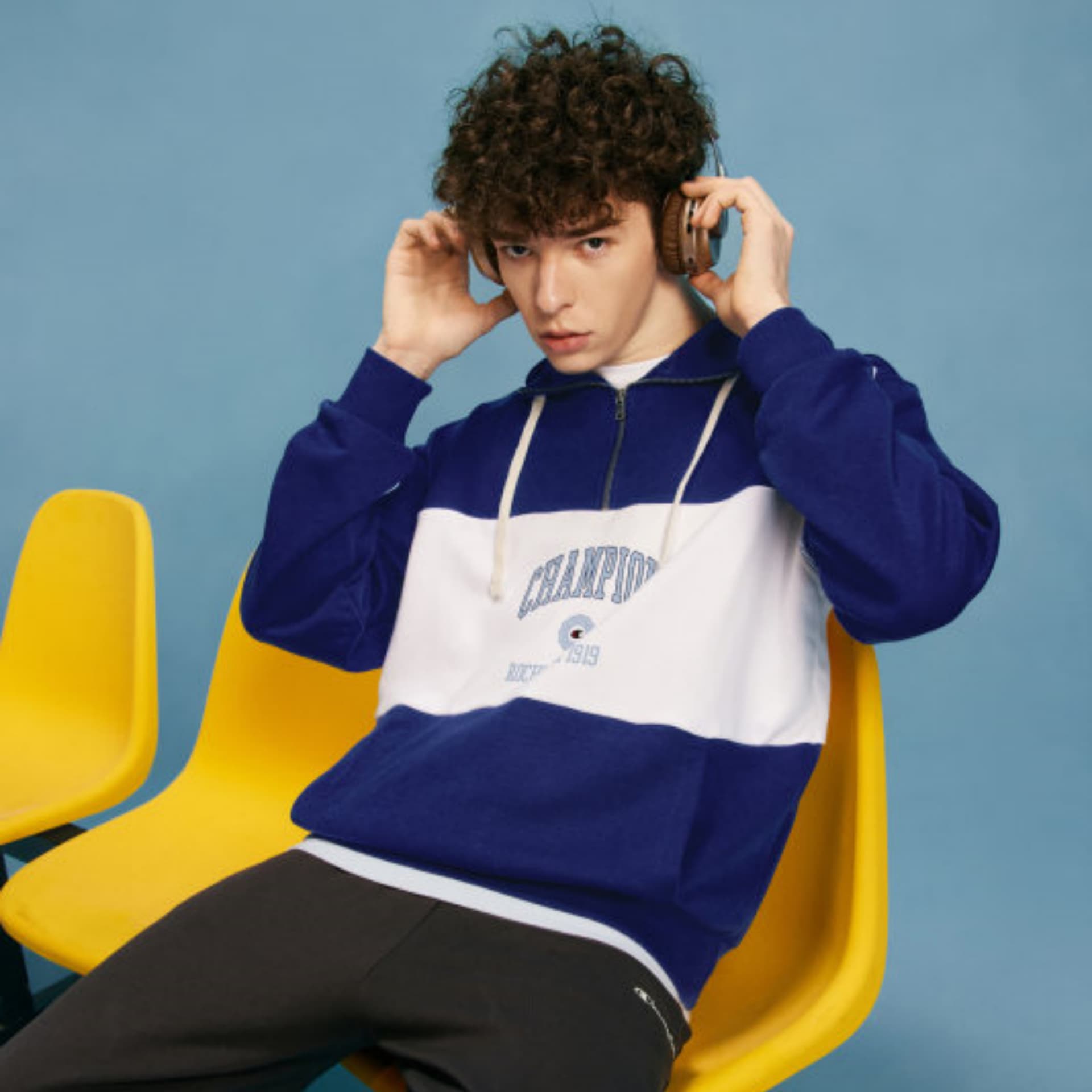 Худи Champion Rochester SS24 Logo - изображение 4