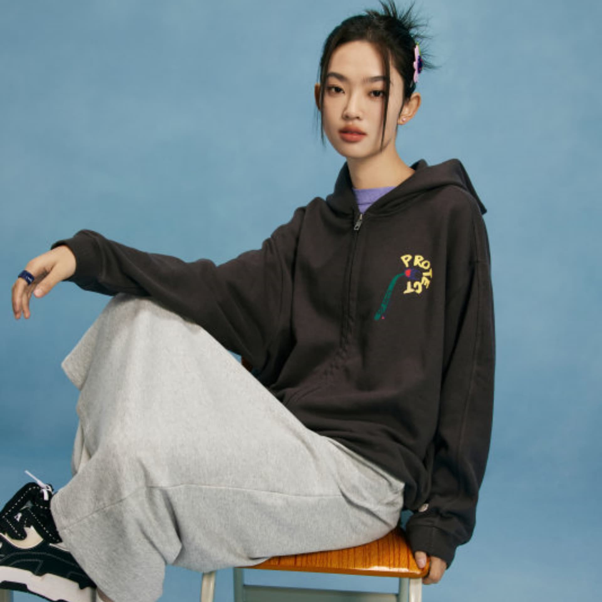 Худи Champion Rochester SS24 Logo - изображение 4