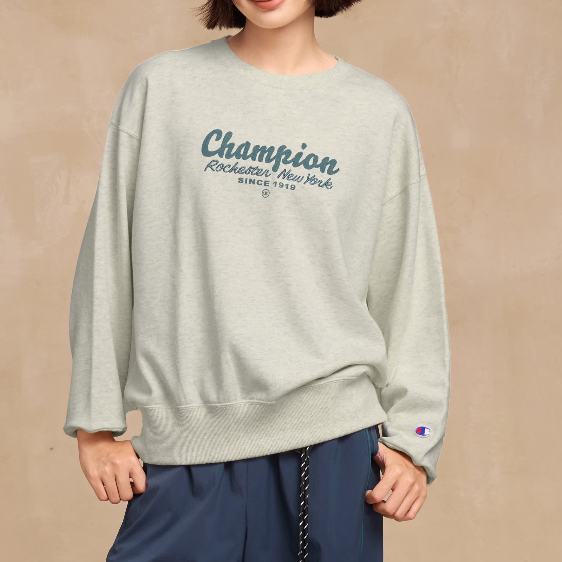 Худи Champion Женские Толстовки - изображение 3