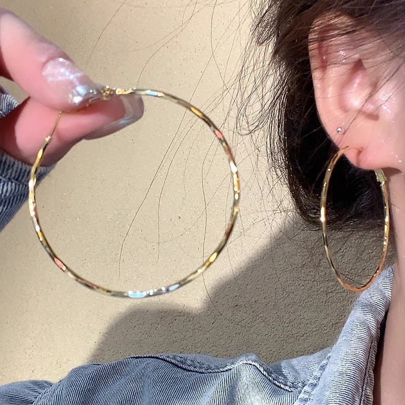 Серьги ONEKISS 999 Серебряная игла Серебряное содержание примерно 0,045G Золото-покрытые медные серьги для женщин - изображение 2