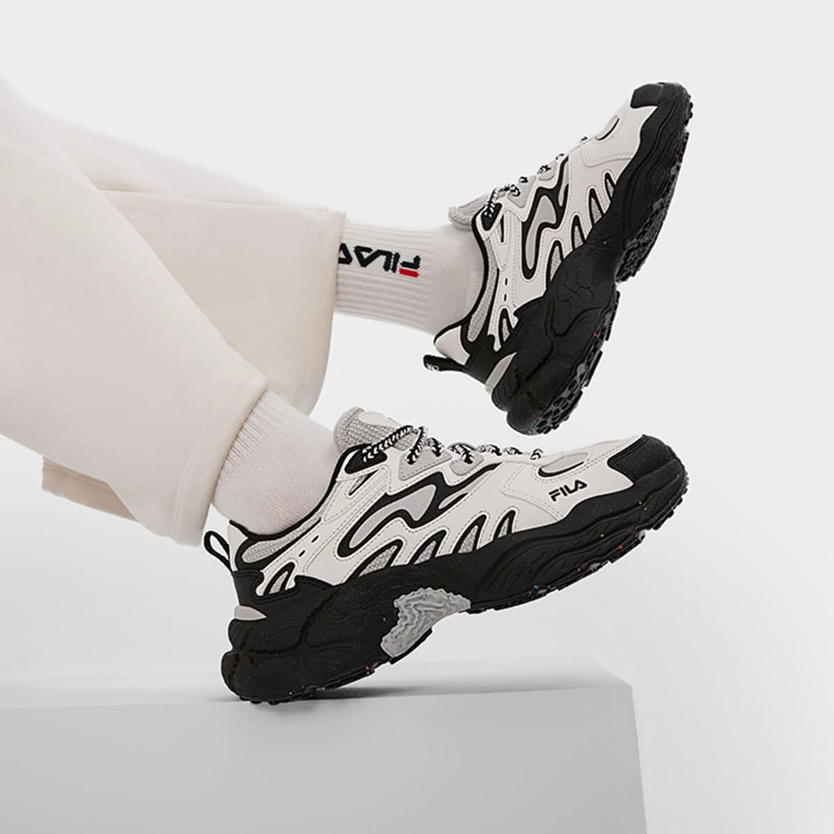 Кроссовки Кроссовки FILA Fern Sneakers Abrasion Resistant увеличивающие высоту низкие с толстой подошвой женские белые серые - изображение 5