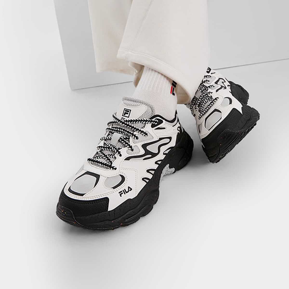 Кроссовки Кроссовки FILA Fern Sneakers Abrasion Resistant увеличивающие высоту низкие с толстой подошвой женские белые серые - изображение 4
