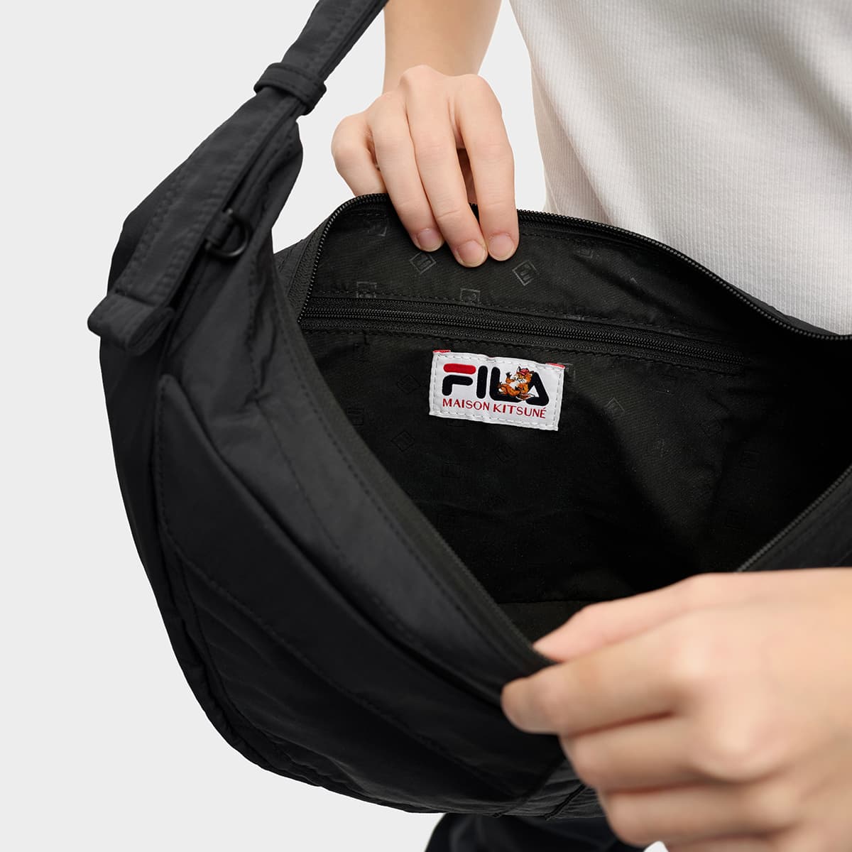 Сумка через плечо FILA X MAISON KITSUNÉ Ткань Сумка через плечо Унисекс Черная - изображение 7