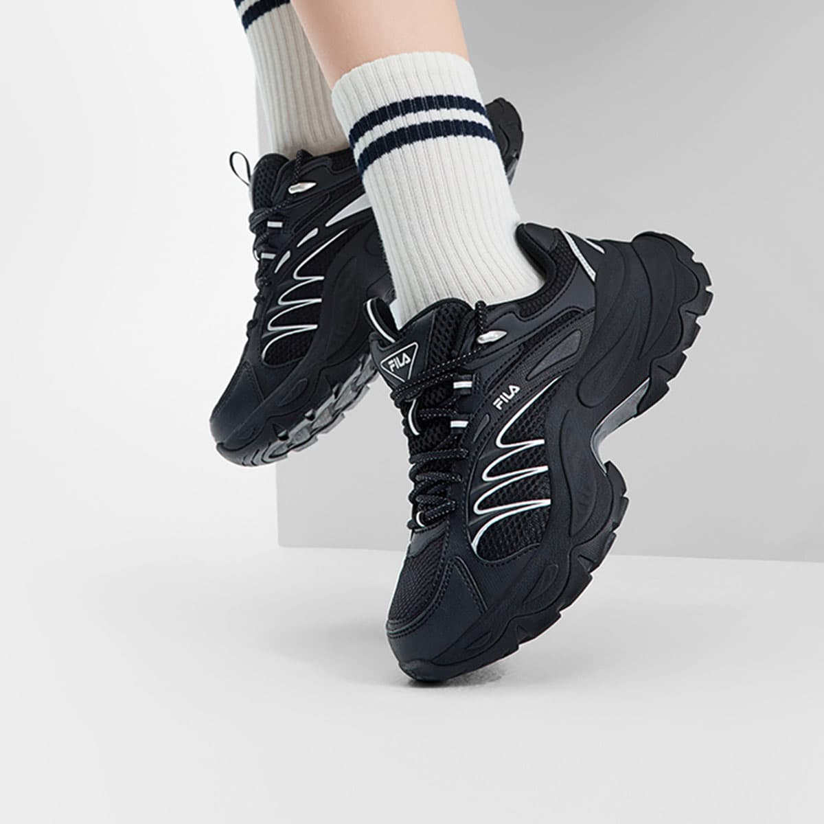 Кроссовки FILA SOFIA 4 Low Casual Обувь Женская Черная - изображение 4