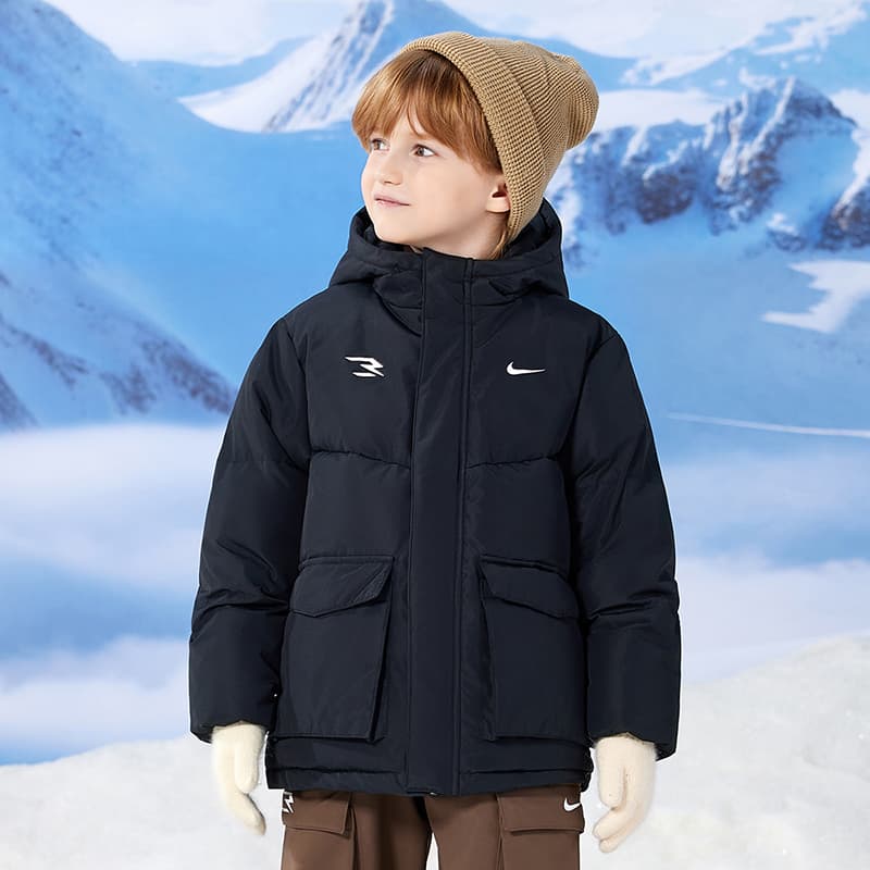 Nike Глубокий Черный Kids Пуховики - изображение 3