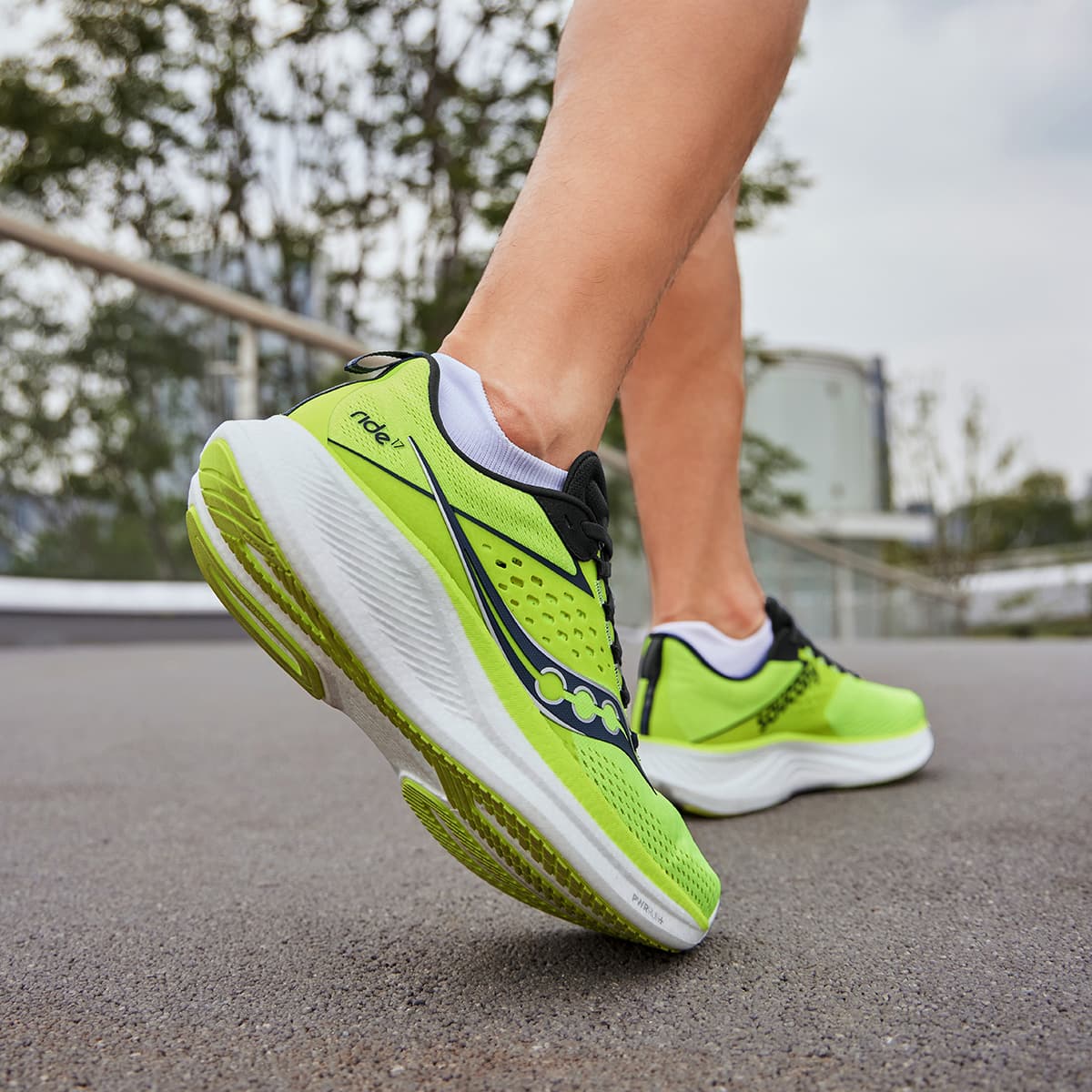 Кроссовки для бега Saucony Ride 17 Fluorescent Green - изображение 8