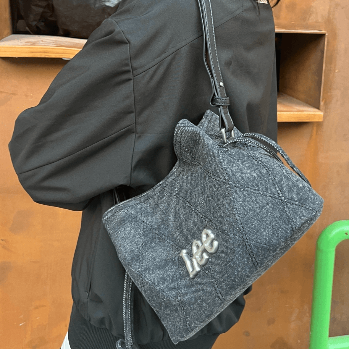 Сумка через плечо Lee Denim Quilted Shoulder Bag Black - изображение 4