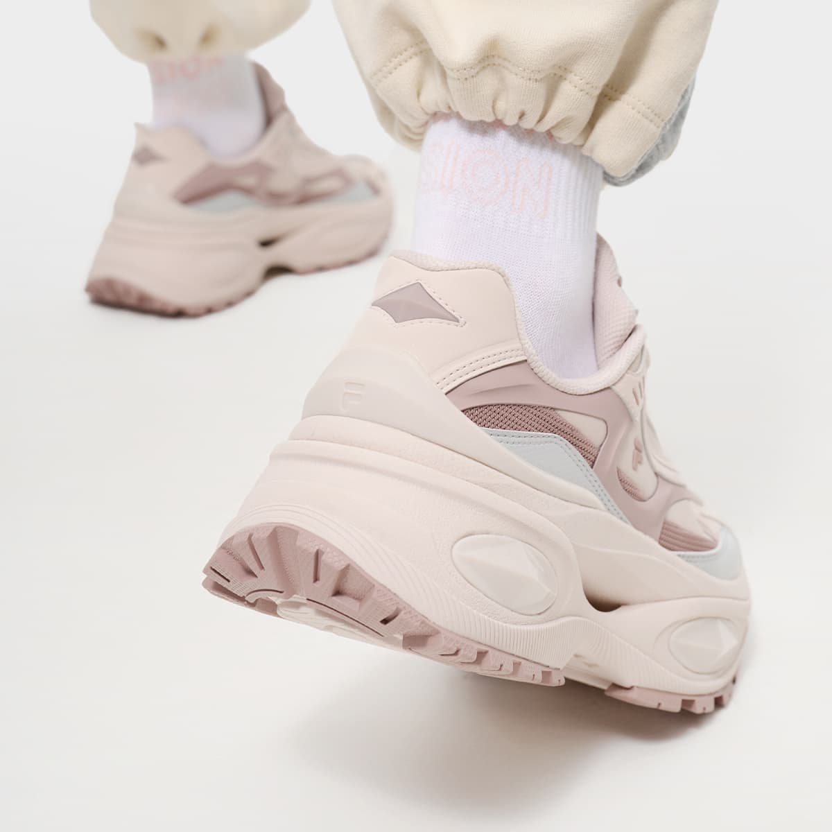 Кроссовки FILA FUSION BIANCO III Бьянко 3 Устойчивая к истиранию Увеличивающая высоту Низкая Повседневная Обувь Женская - изображение 7