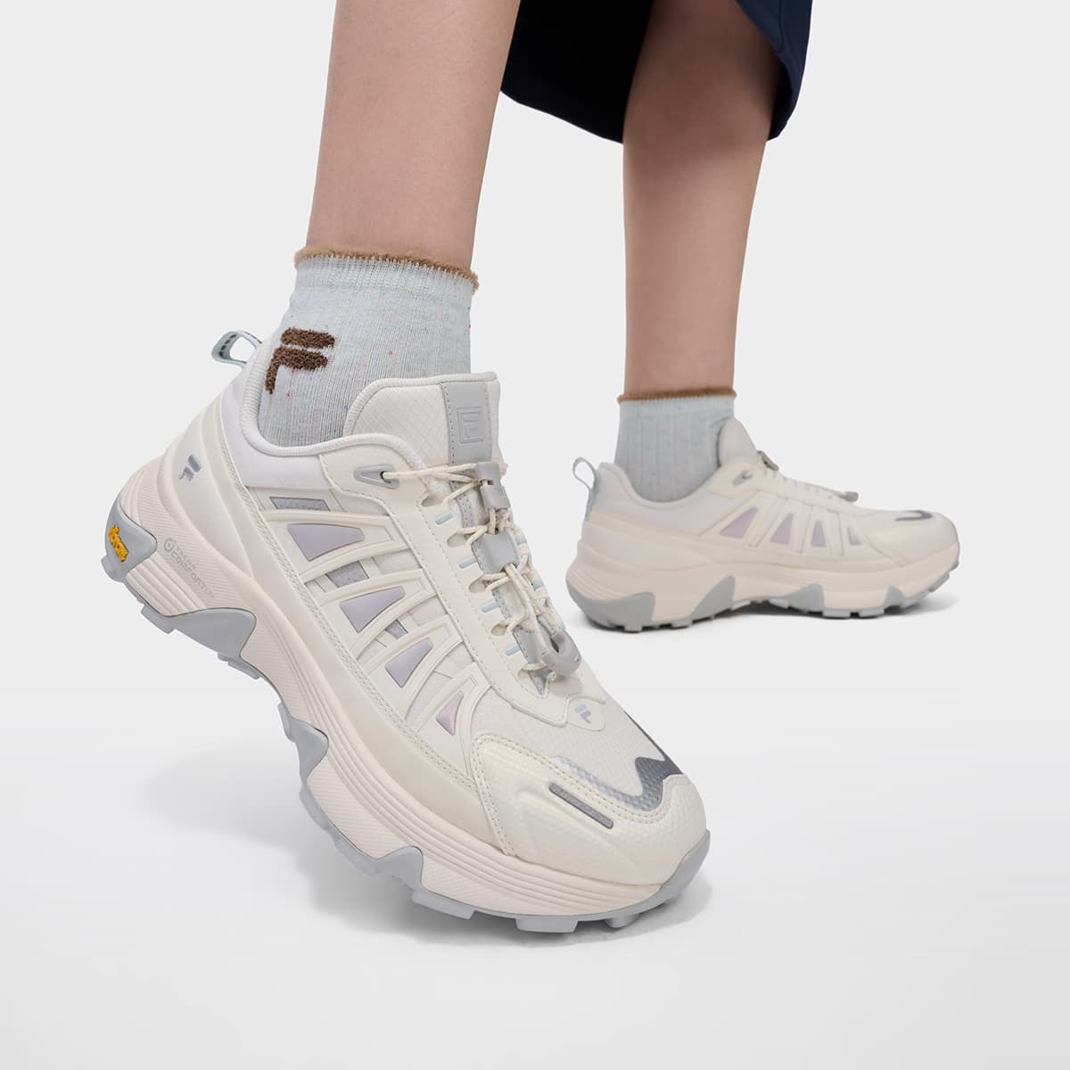 Кроссовки FILA FUSION COMO Y Альпинистские и треккинговые ботинки Низкий топ Снег Космический серебряный Женские - изображение 8