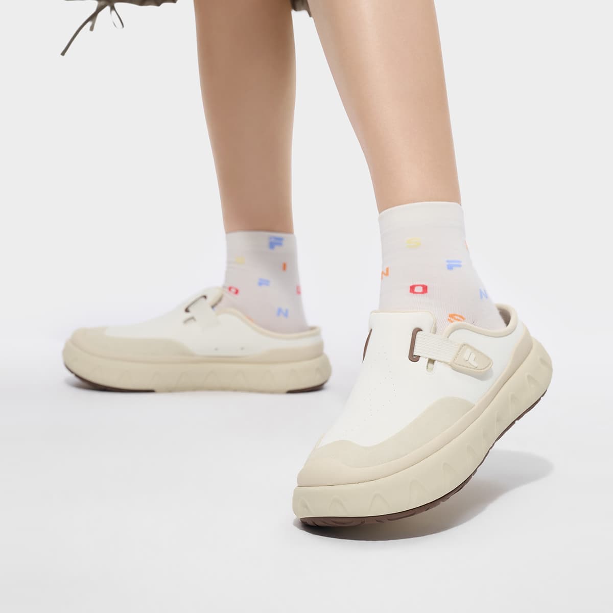Сандалии FILA FUSION PISA FLAT SANDAL Резиновая подошва Закрытые тапочки Женские Снег Ангольский цвет Коричневый - изображение 7