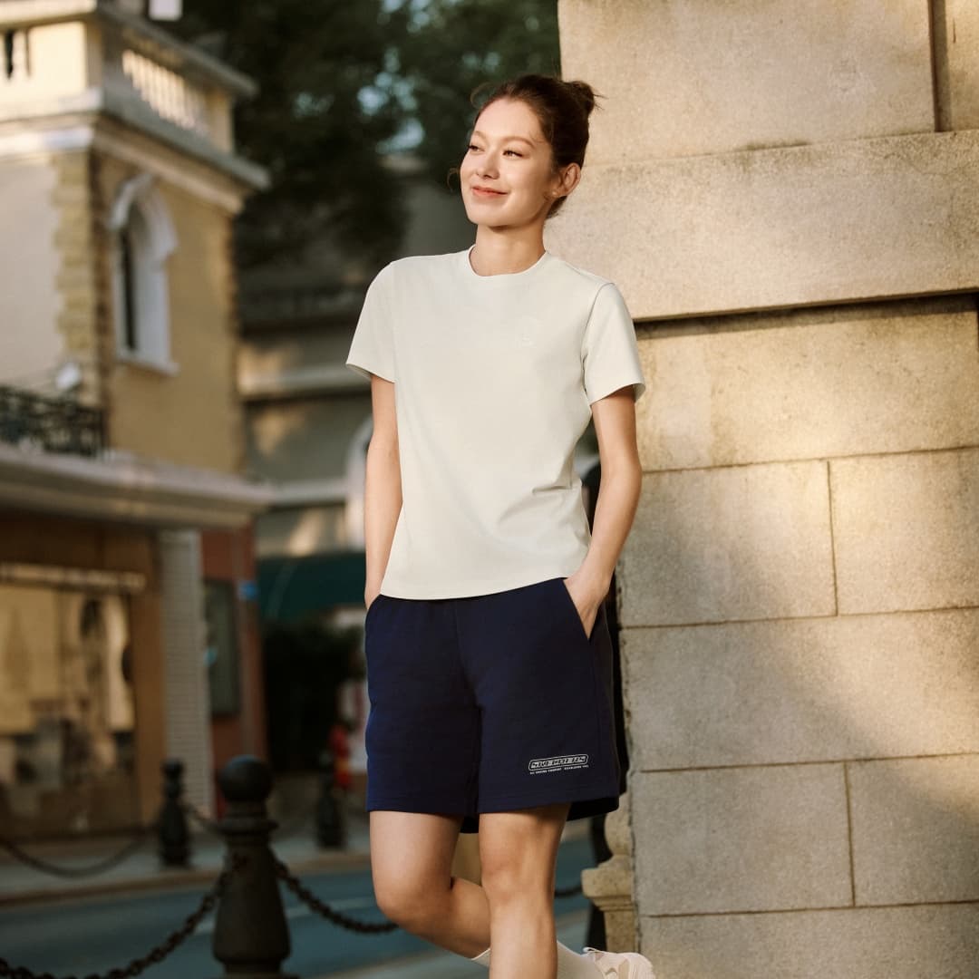 Футболка Skechers Стандартная рукавная футболка для женщин - изображение 3