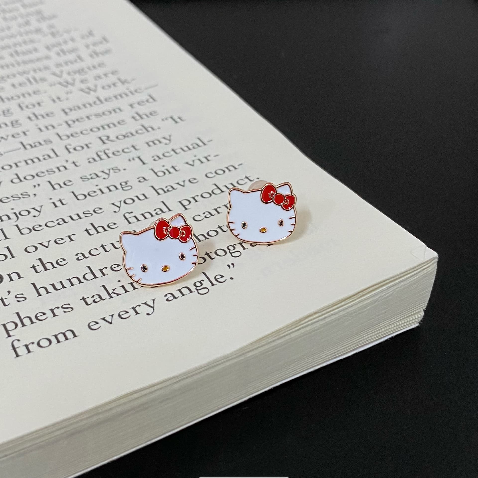 Серьги Серьги-гвоздики Sanrio x Hello Kitty женские - изображение 5