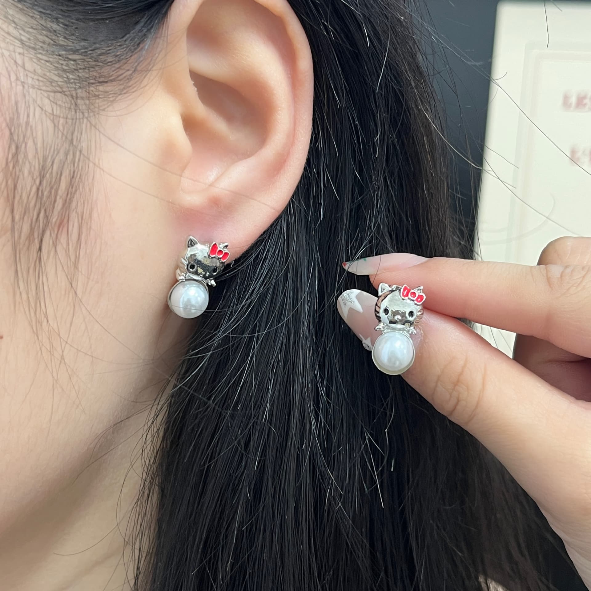 Серьги Серьги-гвоздики Sanrio x Hello Kitty женские - изображение 2