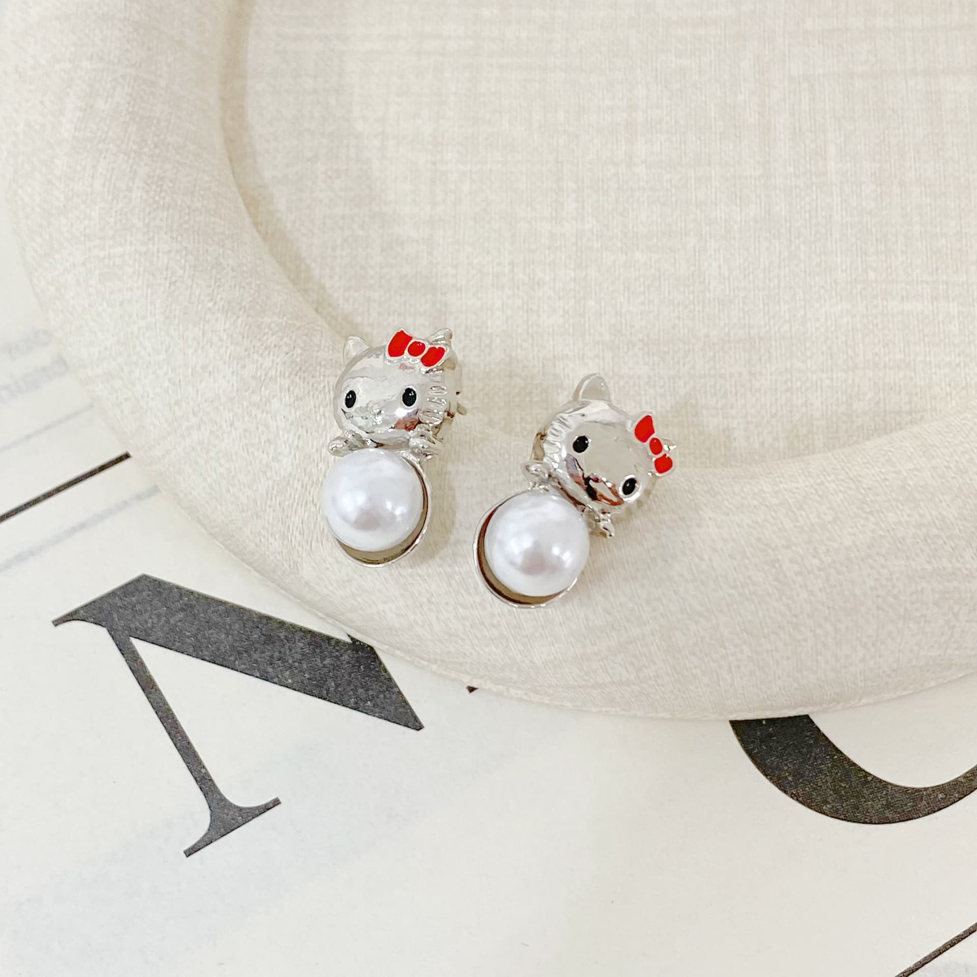 Серьги Серьги-гвоздики Sanrio x Hello Kitty женские - изображение 5
