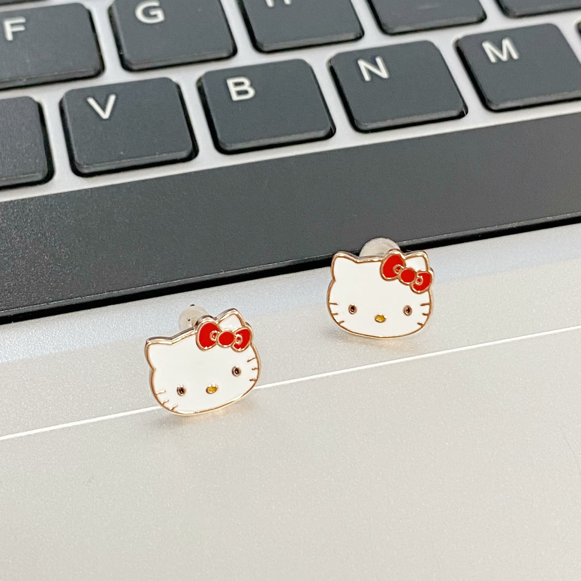 Серьги Серьги-гвоздики Sanrio x Hello Kitty женские - изображение 2