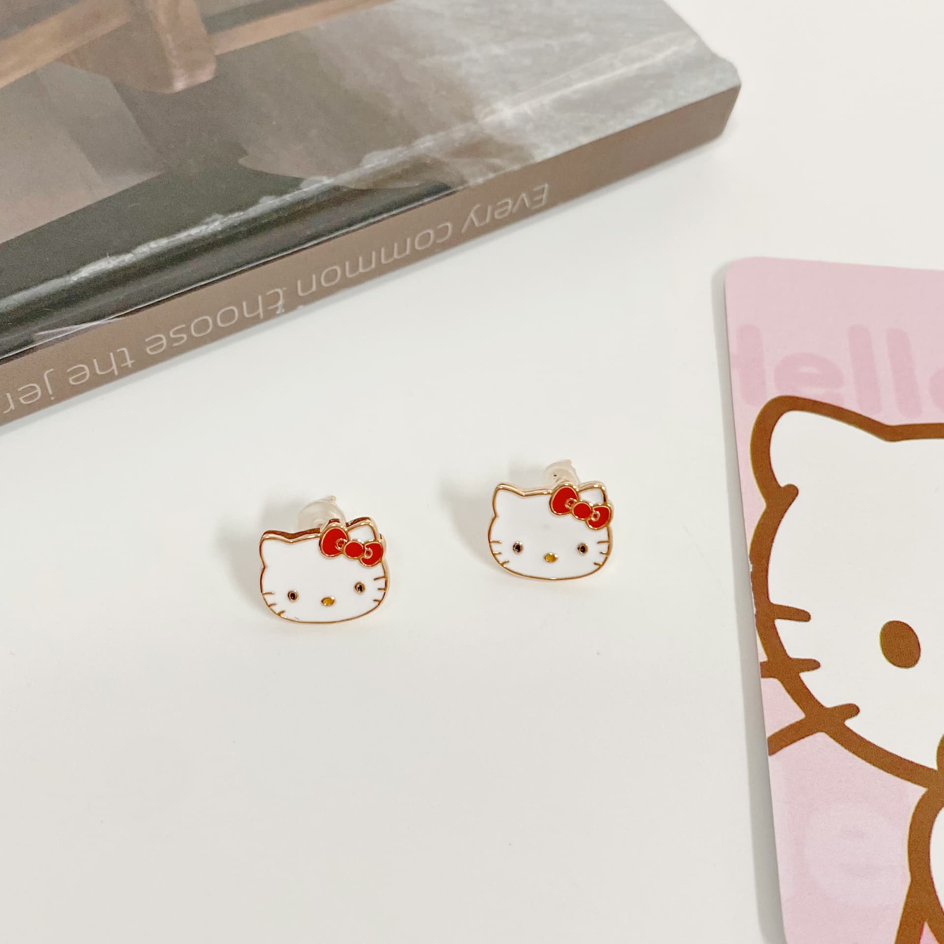 Серьги Серьги-гвоздики Sanrio x Hello Kitty женские - изображение 3