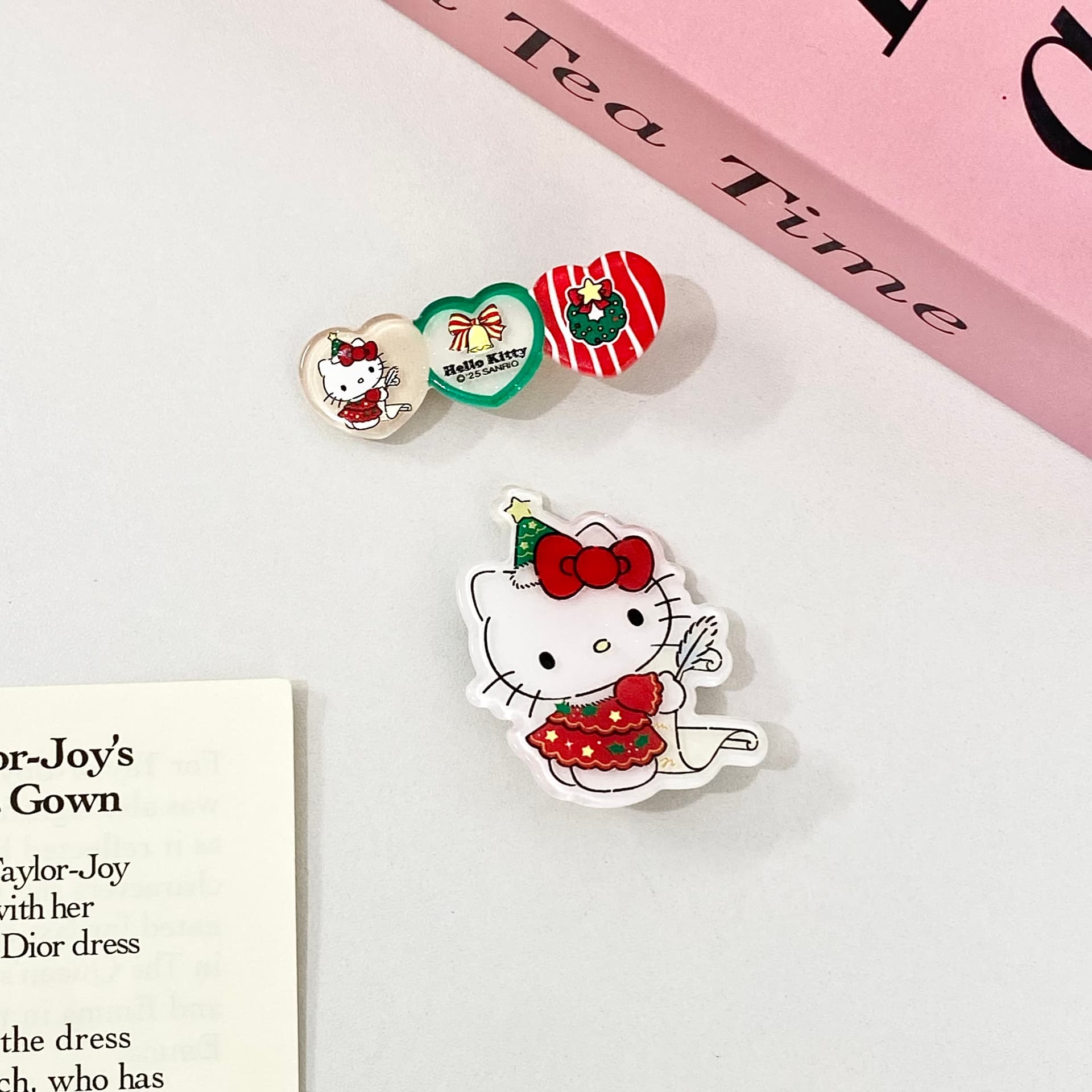Заколка Sanrio Hello Kitty Красный белый Рождественская коллекция Мультяшный рисунок Милый и симпатичный Заколка для волос Освежающий Привлекательный Чёлка Акрил - изображение 4