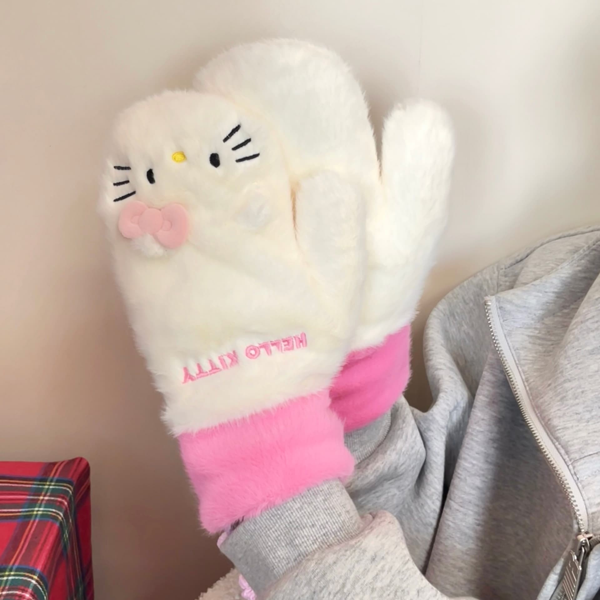Sanrio Hello Kitty Плюшевые варежки с бантом Белый Универсальный Минималистичный Холодостойкий На открытом воздухе Путешествие Осень зима Повседневный Коммутирование 95% полиэстер, 5% эластан - изображение 4