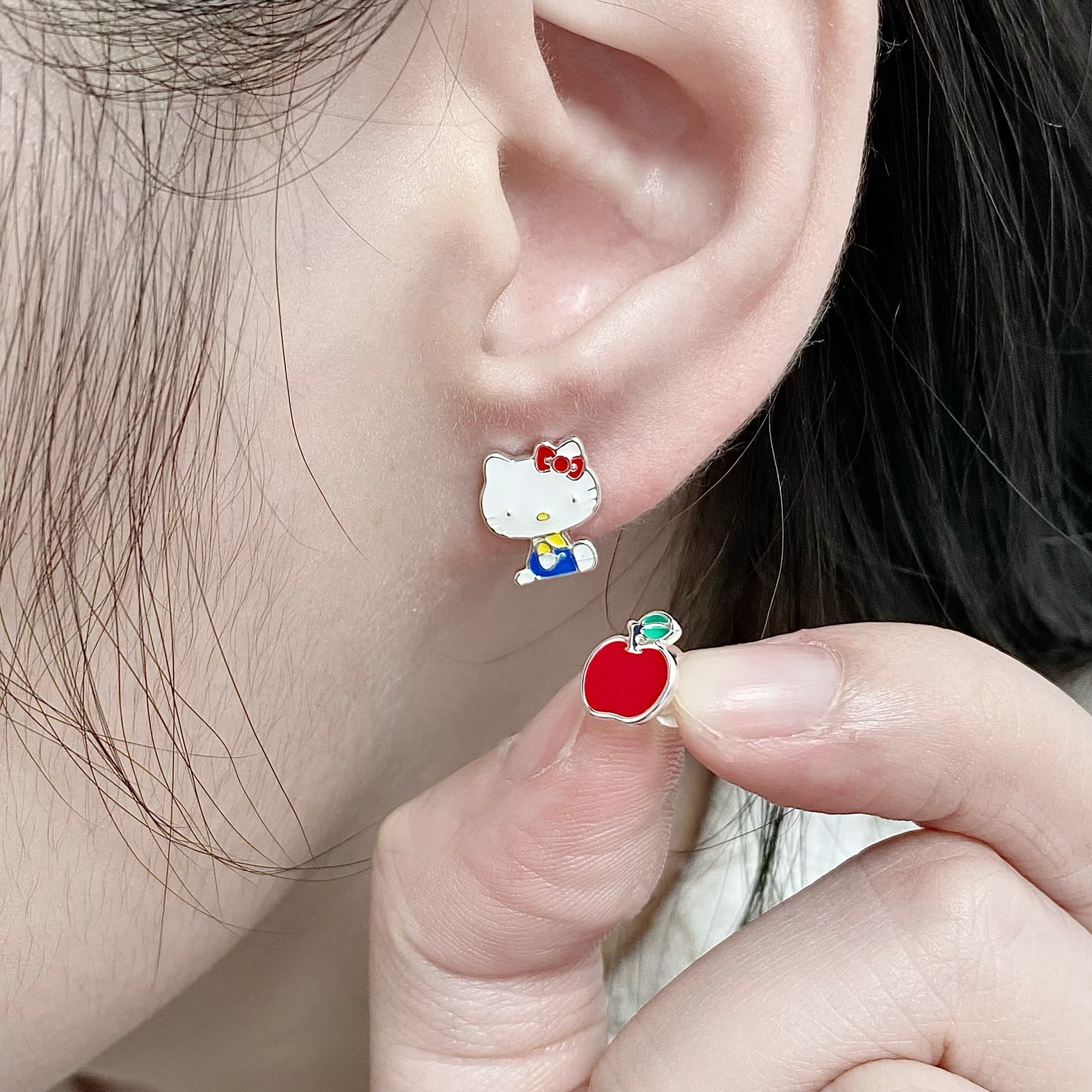 Серьги Серьги-гвоздики из серебра 925 пробы с серебряной иглой от Sanrio - изображение 5