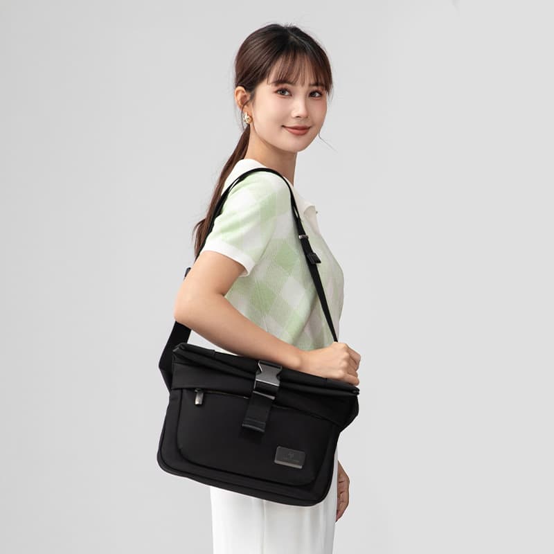 Мини-сумка Cuneiform Crossbody Bag - изображение 6