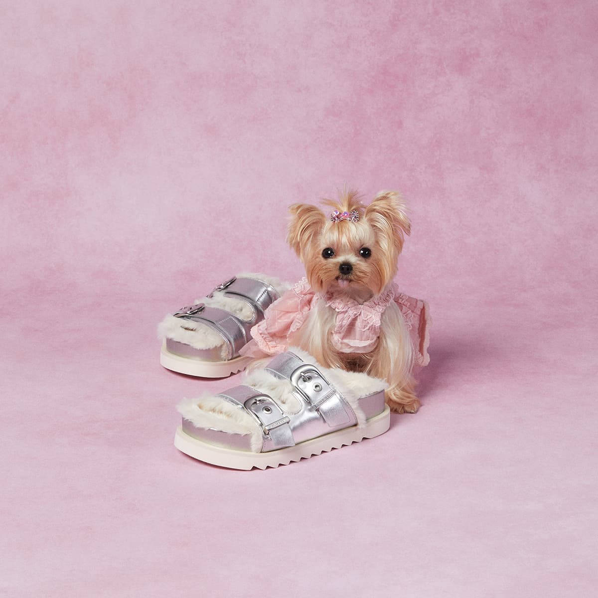 Сандалии CHARLES&KEITH Пушистые тапочки с плоской подошвой и флисовой подкладкой в стиле Birkenstock из ЭВА с противоскользящей подошвой 3,5 см женские - изображение 4
