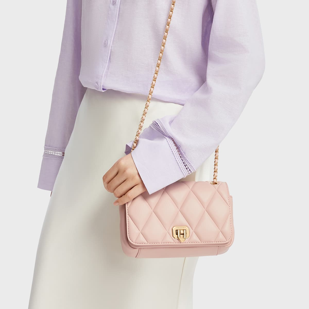 Сумка через плечо CHARLES&KEITH Модная ромбовидная сумка с цепочкой PU маленький размер женская кремово-молочный белый/черный/светло-розовый - изображение 2