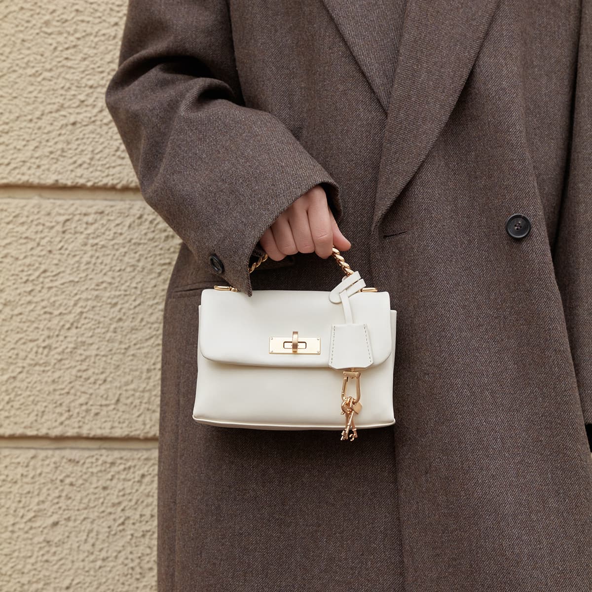 Сумка CHARLES KEITH ПУ (полиуретан) Сумки Маленькие Женские Черный Кремовый Молочный Белый Светло-Розовый Светло-Розовый - изображение 5