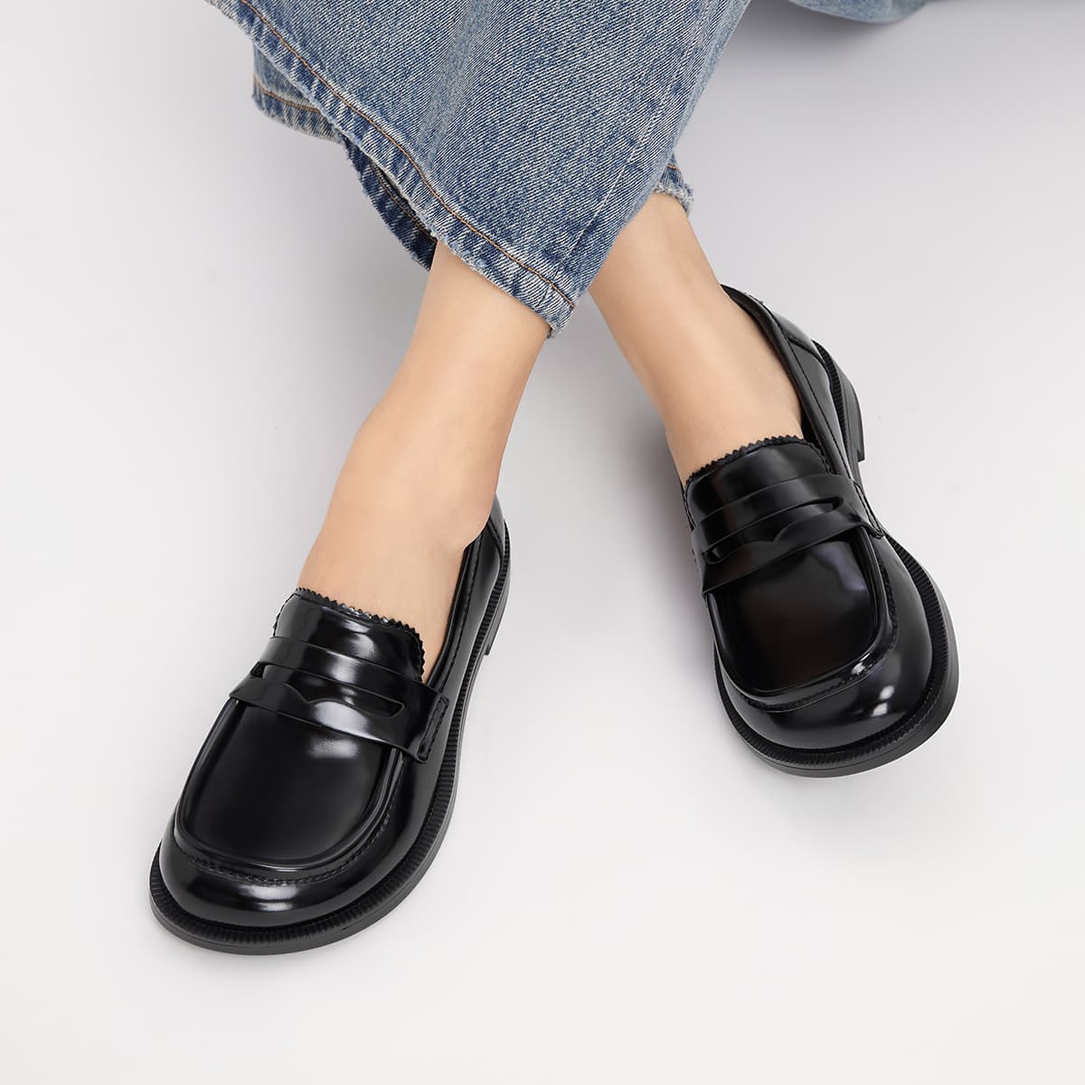 Лоферы CHARLES&KEITH Лоферы из PU с круглым носком на плоской подошве 2,5 см женские - изображение 4
