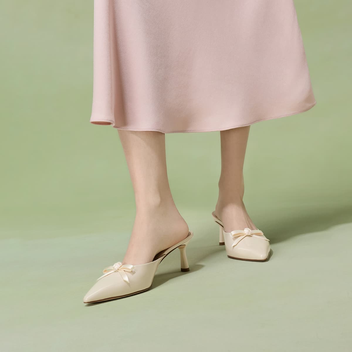 Сандалии CHARLES&KEITH Весенние мюли с бантом на высоком каблуке 6,2 см композитная подошва - изображение 4