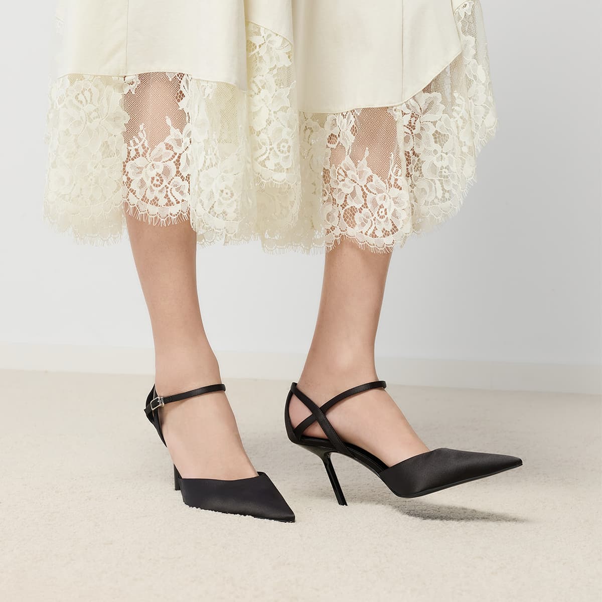 Шлёпанцы CHARLES KEITH One Шнуровые Сандалии Женские - изображение 4