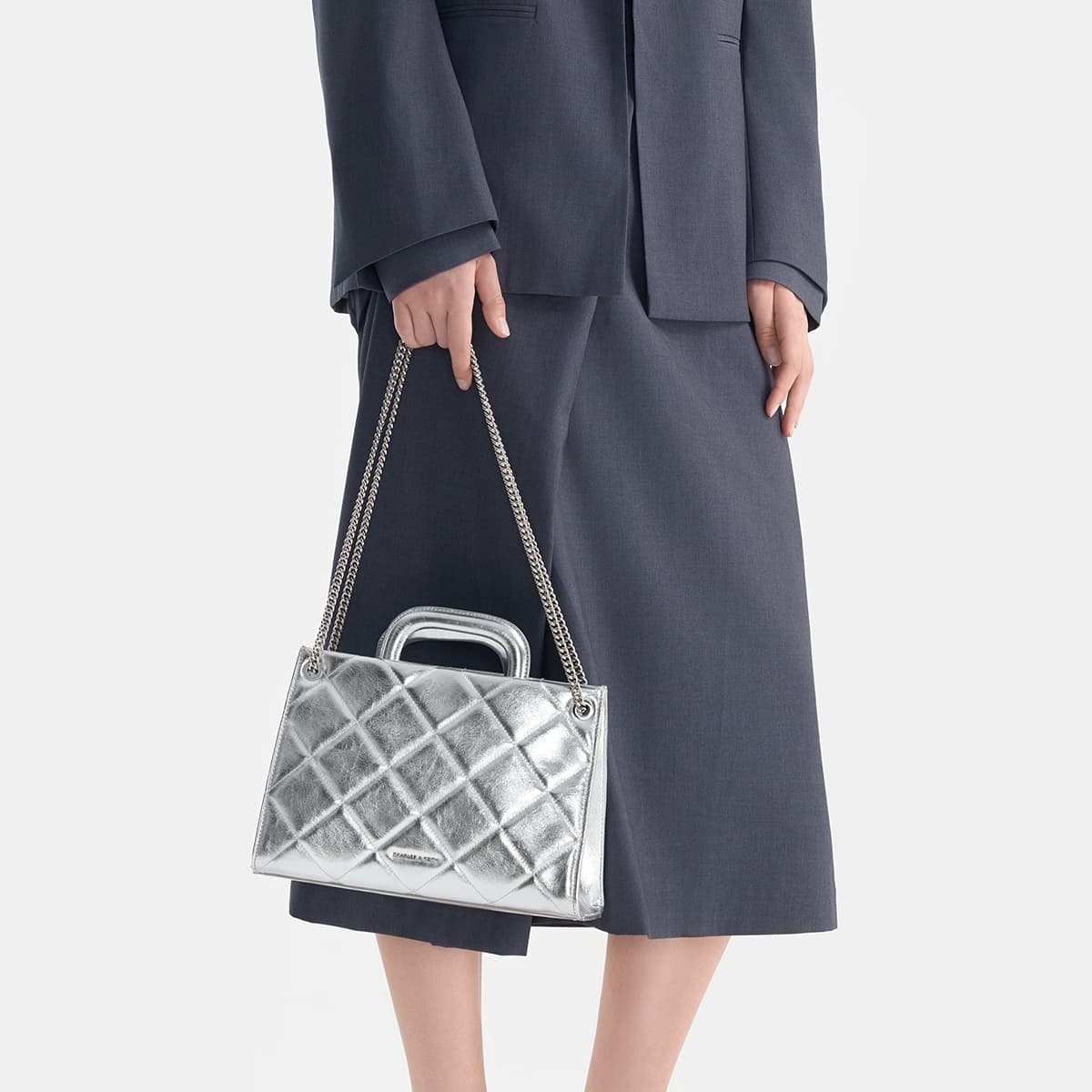 Сумка CHARLES KEITH ПУ (полиуретан) Одно плечо Сумка Средняя Женская Черная Кремовая Молочная Белая Серебряная - изображение 4