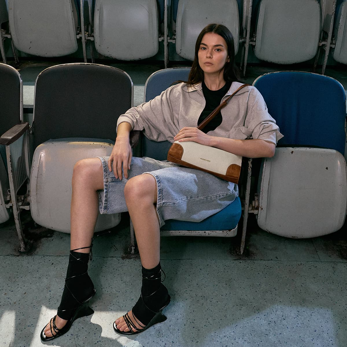 Сумка через плечо CHARLES KEITH ПУ (полиуретан) Текстиль Смешанный Одно Плечо Подмышка Сумка через плечо Маленькая Женская - изображение 5