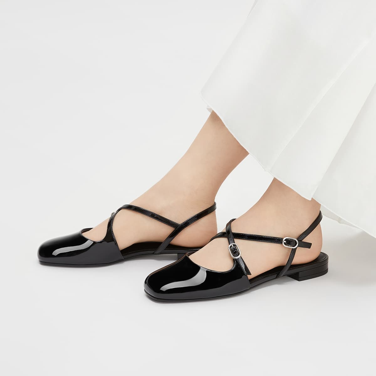 Шлёпанцы CHARLES KEITH Маленький CK PU (полиуретан) Одиночные Шнуровые Сандалии 2,2 см Женские - изображение 4